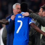 شهر لیسبون یک صدا بر علیه رئال مادرید: بنفیکا ۰ رئال مادرید۱؛ از پرتاب سنگ و شیشه به اتوبوس رئال تا اعتراض شدید در ورزشگاه؛ قتل عام در استانبول؛ برای مردم، مکلسفیلد؛ فقط یک تیم نیست؛ پناهگاه عاطفی است                                                                     