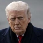 دلقک در کاخ سفید؛ چگونه ترامپ جهان را به‌سوی هولوکاست می‌برد – تام انگلهارت، برگردان: نوید اخگر